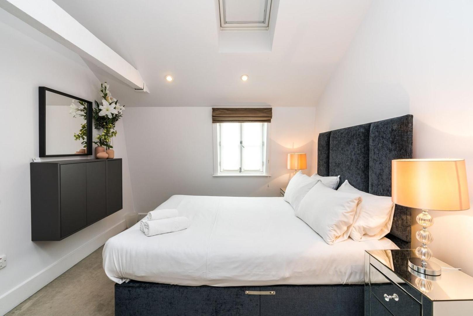 A Stunning Three Bedroom In Mayfair London